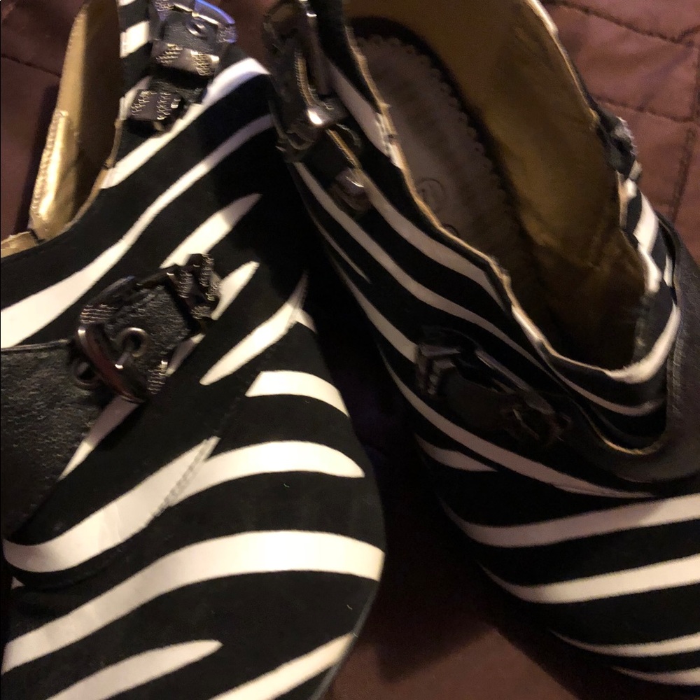 Shoes - Picture 3 of 3